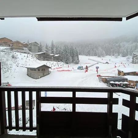T1 La Tania Skis Aux Pieds Apartment *