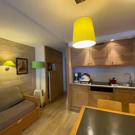 Apartment T1 La Tania Skis Aux Pieds